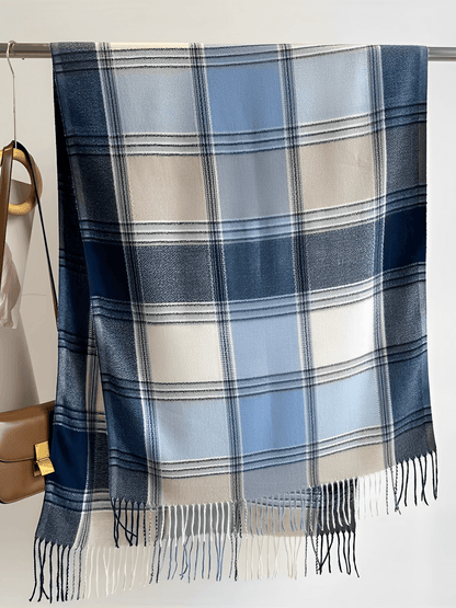 Cachecol Feminino em Caxemira Estampado em Xadrez Clássico e Acabamento com Franjas – Nadine