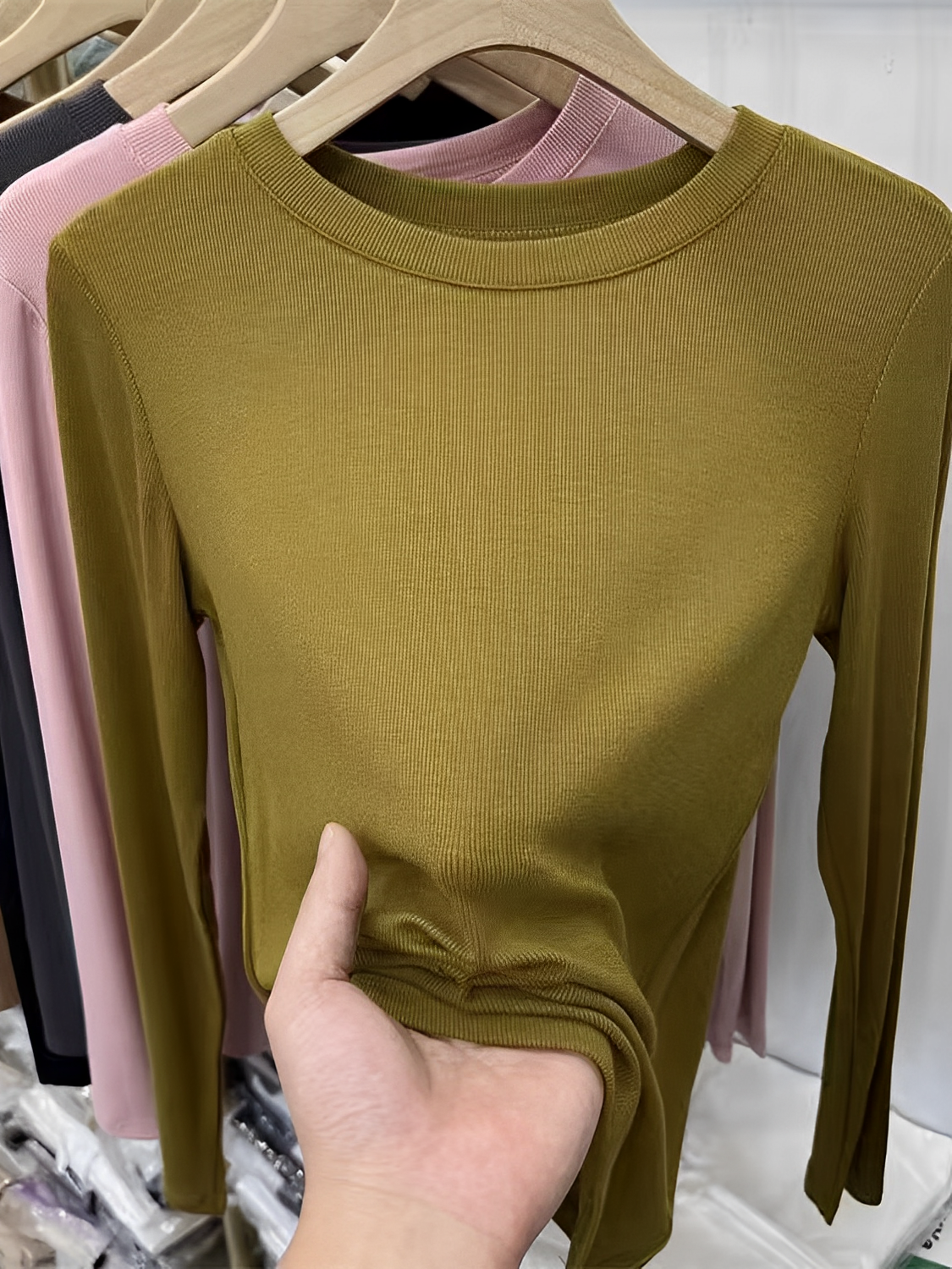 Blusa de Manga Longa Texturizada com Gola Redonda – Izabele