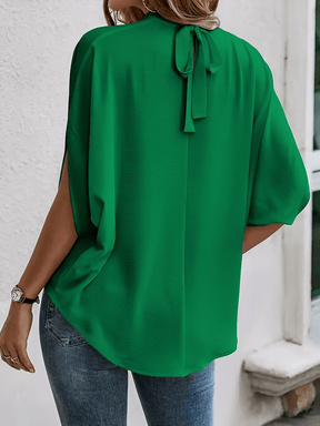 Blusa com Mangas Mocergo Vazadas e Gola Laço Amarração na Nuca - Catherine