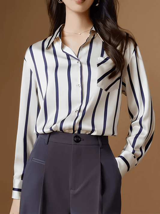 Camisa Feminina Listrada Acetinada com Bolso Frontal Gola Polo e Fechamento em Botões - Cinthia