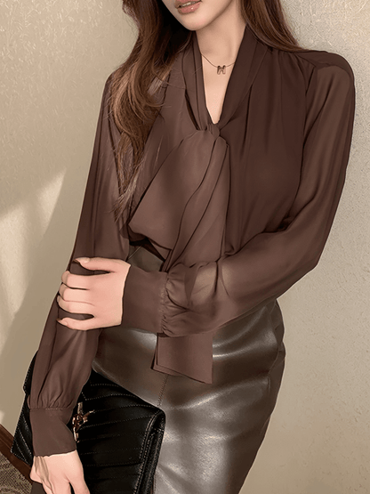 Camisa Feminina em Chiffon com Gola Laço e Punhos com Fechamento em Botão - Evangeline