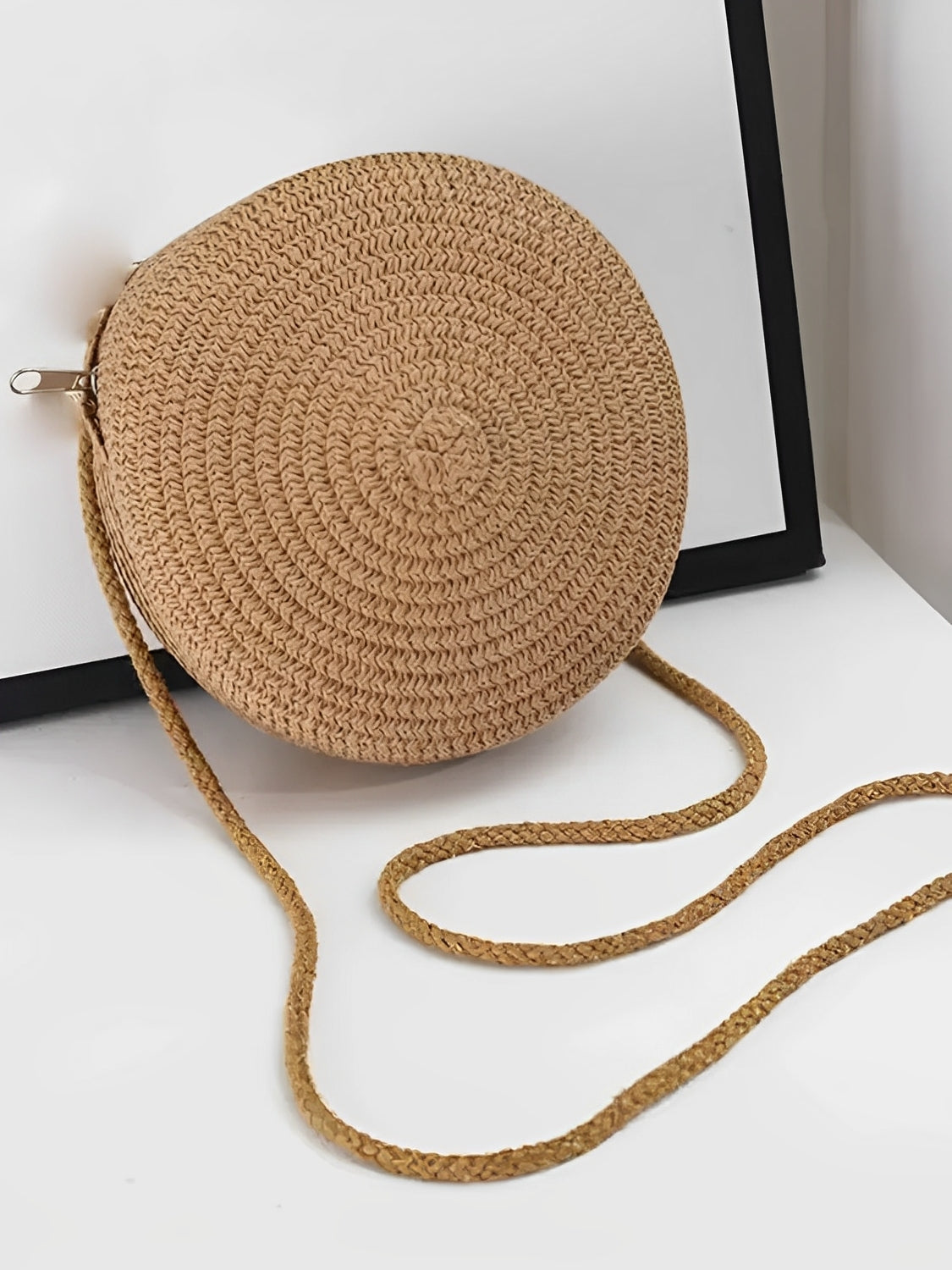Bolsa Redonda Transversal em Palha com Alça de Corda e Zíper – Aurora