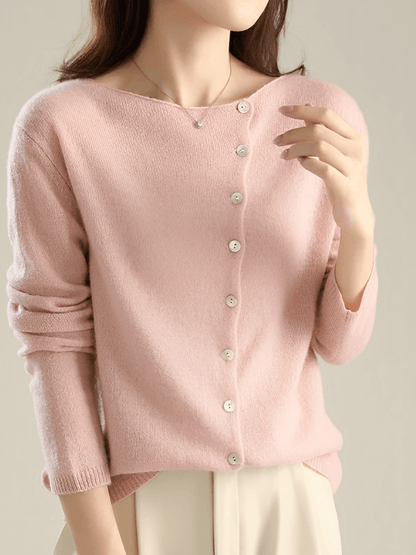Cardigan Feminino em Tricô Fino com Fechamento em Botões Assimétrico - Luzia