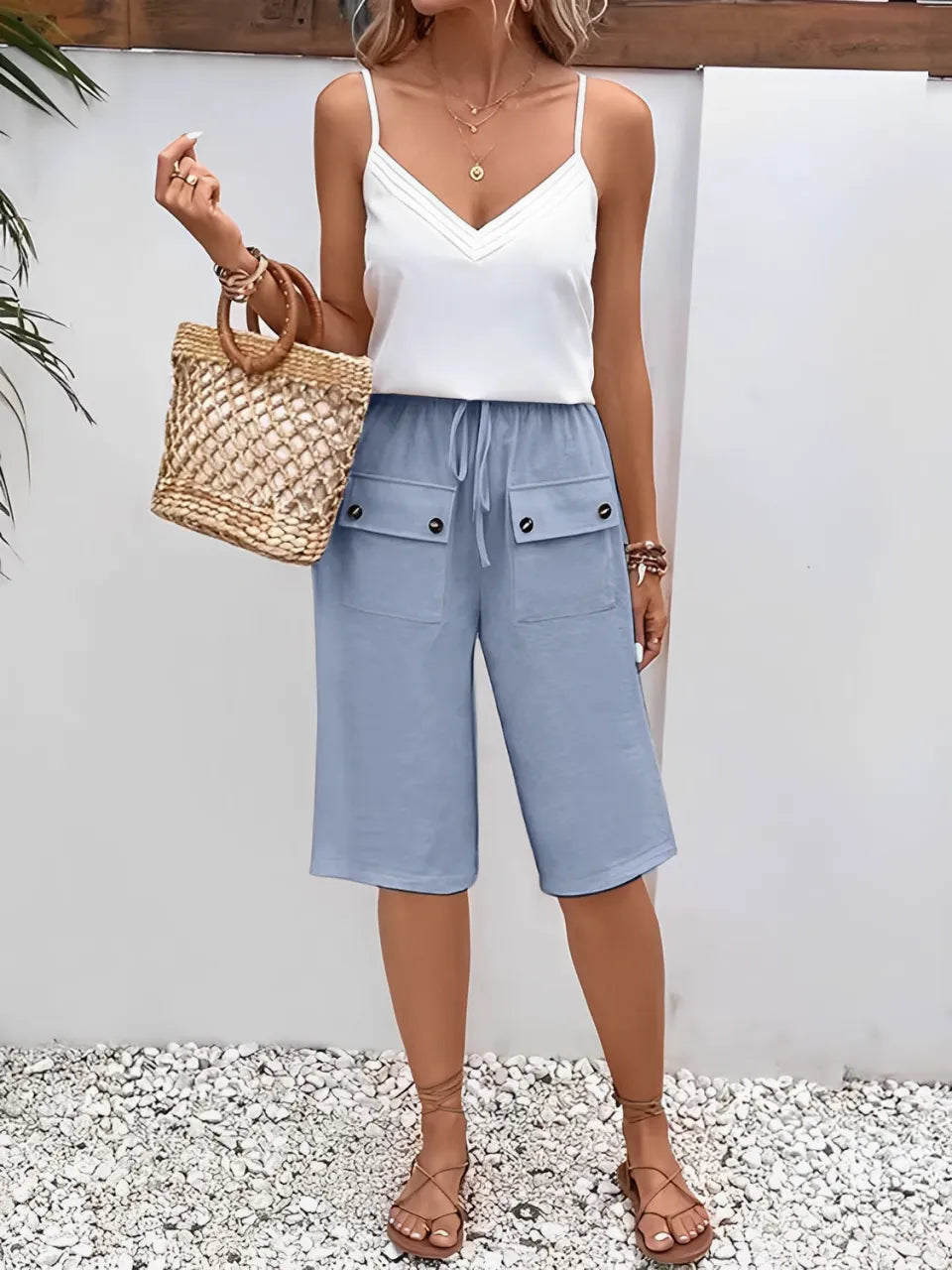 Bermuda Feminina com Bolsos Cargo e Cintura Elástica Ajustável – Kylie