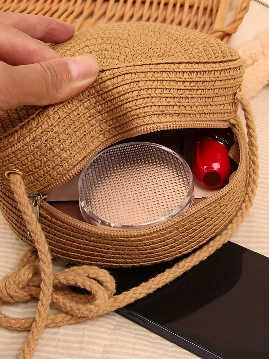 Bolsa Redonda Transversal em Palha com Alça de Corda e Zíper – Aurora