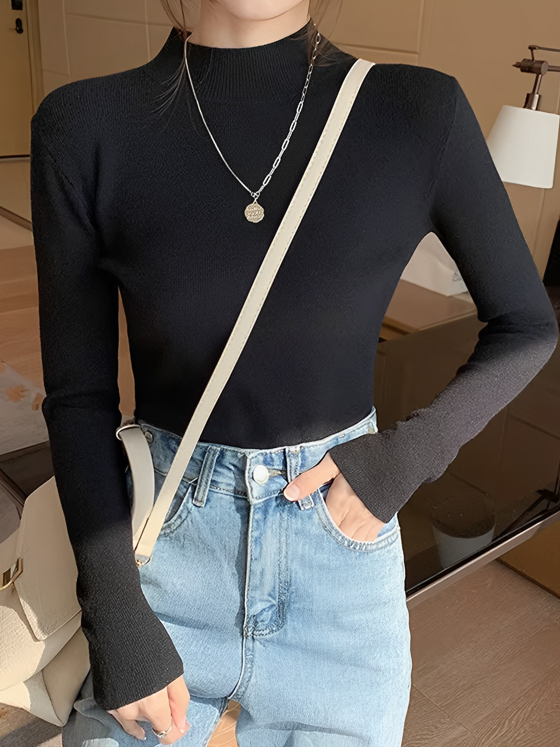 Suéter Feminino  de Tricô Canelado com Gola Alta – Saphira