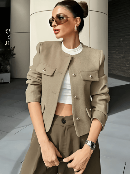 Casaco Feminino Tweed com Bolsos Decorativos e Fechamento em Botões - Angelique