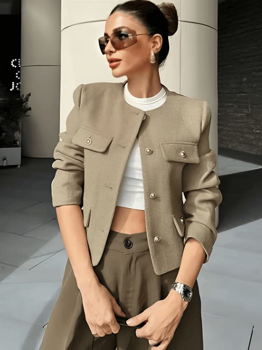 Casaco Feminino Tweed com Bolsos Decorativos e Fechamento em Botões - Angelique