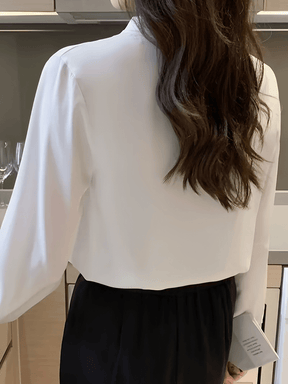 Camisa Feminina em Chiffon com Gola Lenço e Botão Perolado - Eulália [FRETE FULL]