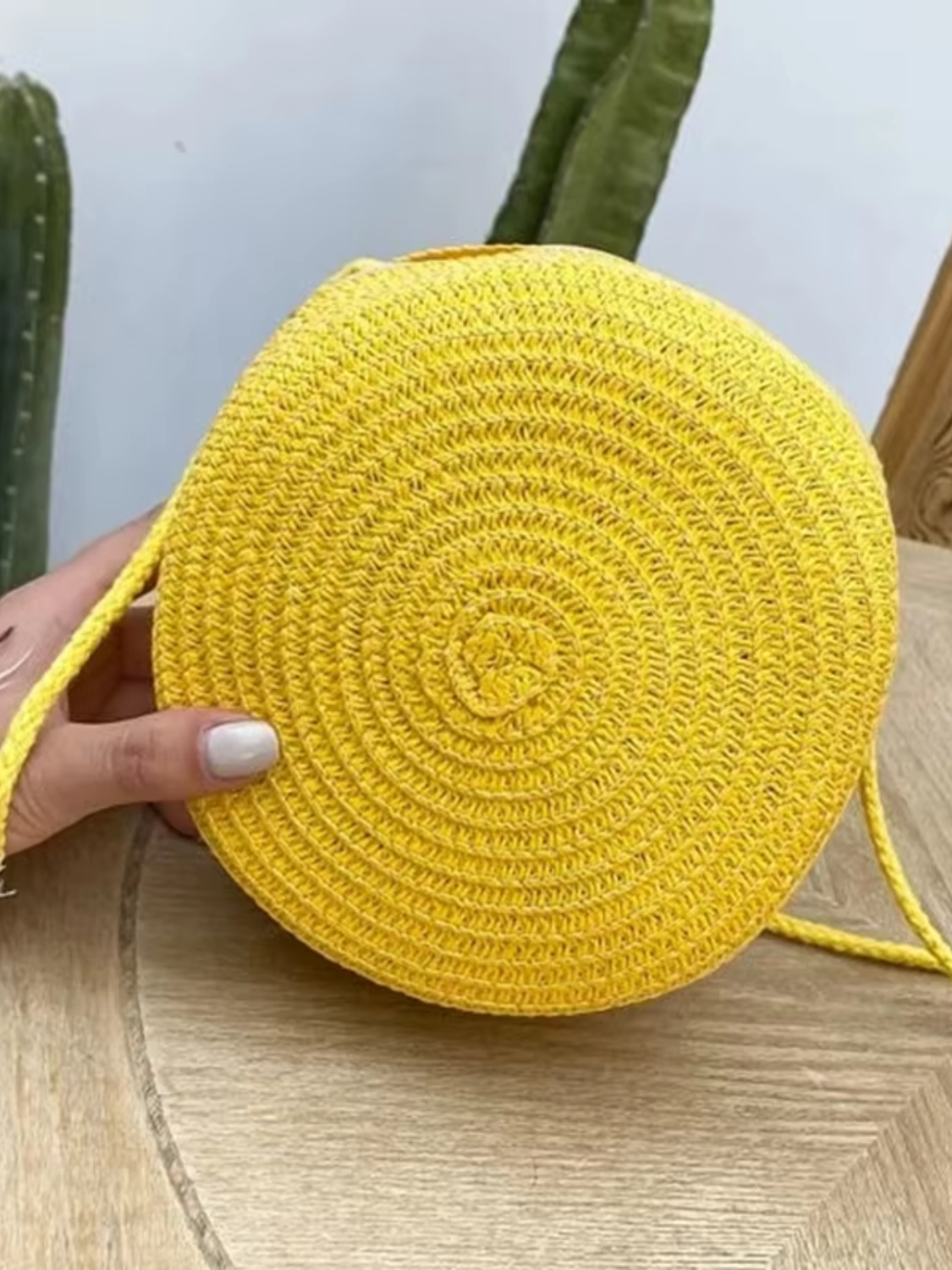 Bolsa Redonda Transversal em Palha com Alça de Corda e Zíper – Aurora