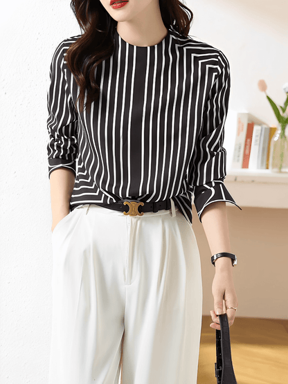 Camisa Feminina com Design Geométrico em Listras Gola Redonda e Punhos com Fechamento em Botão - Leah