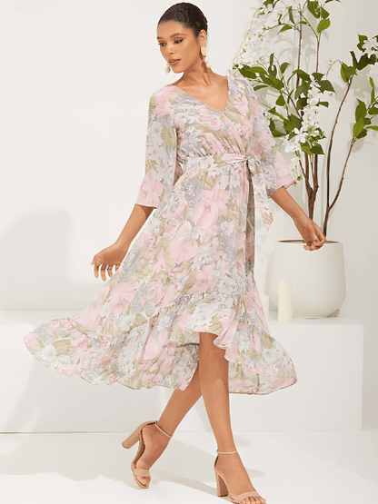 Vestido Feminino Midi Floral em Chiffon Modelagem Evasê com Babado Assimétrico Mangas Sino e Faixa-Cinto  – Alexia