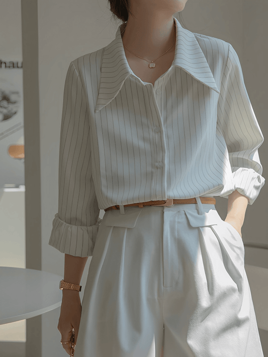 Camisa Feminina Vintage com Listras Finas Gola Ampla e Punhos Ajustados - Lucia