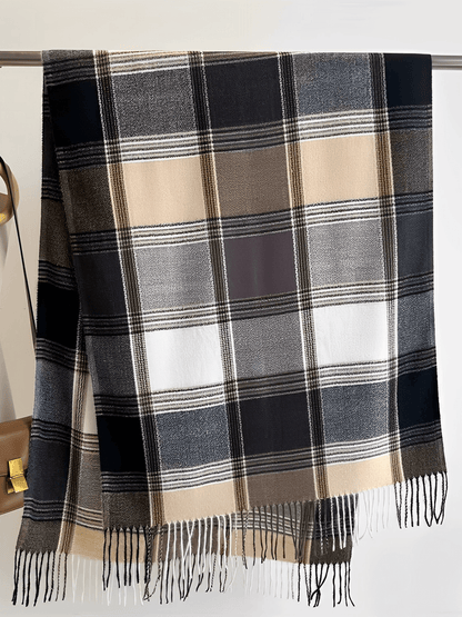 Cachecol Feminino em Caxemira Estampado em Xadrez Clássico e Acabamento com Franjas – Nadine