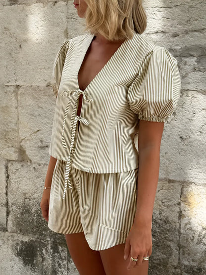 Conjunto Feminino Xadrez com Blusa de Amarração Frontal e Manga Bufante e Short com Cintura Elástica - Cassie