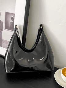Bolsa de Ombro Meia-Lua com Acabamento em Verniz - Charlize