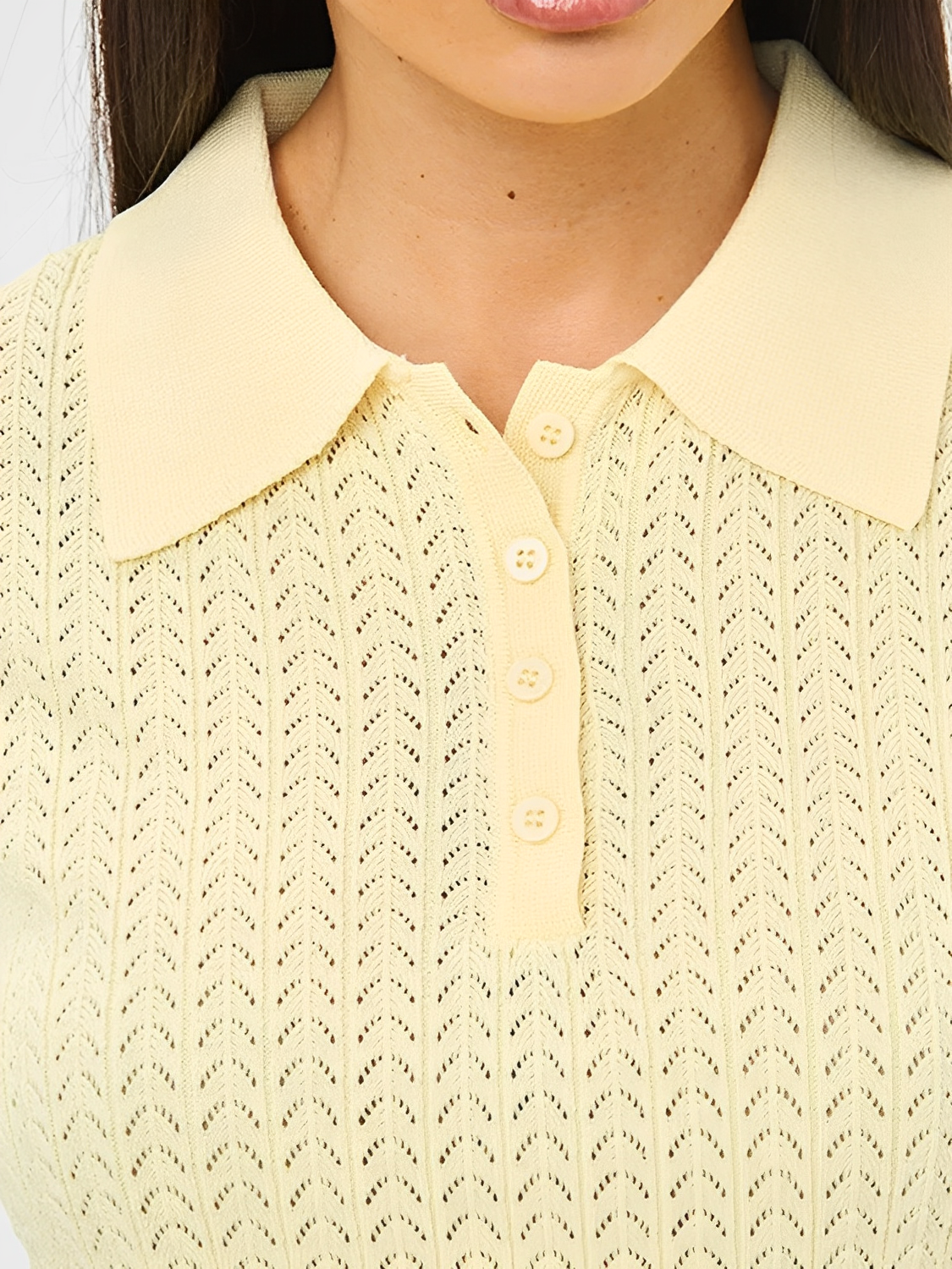 Blusa Feminina em Viscose Texturizada com Gola Polo e Decote com Botões Frontais - Tábata