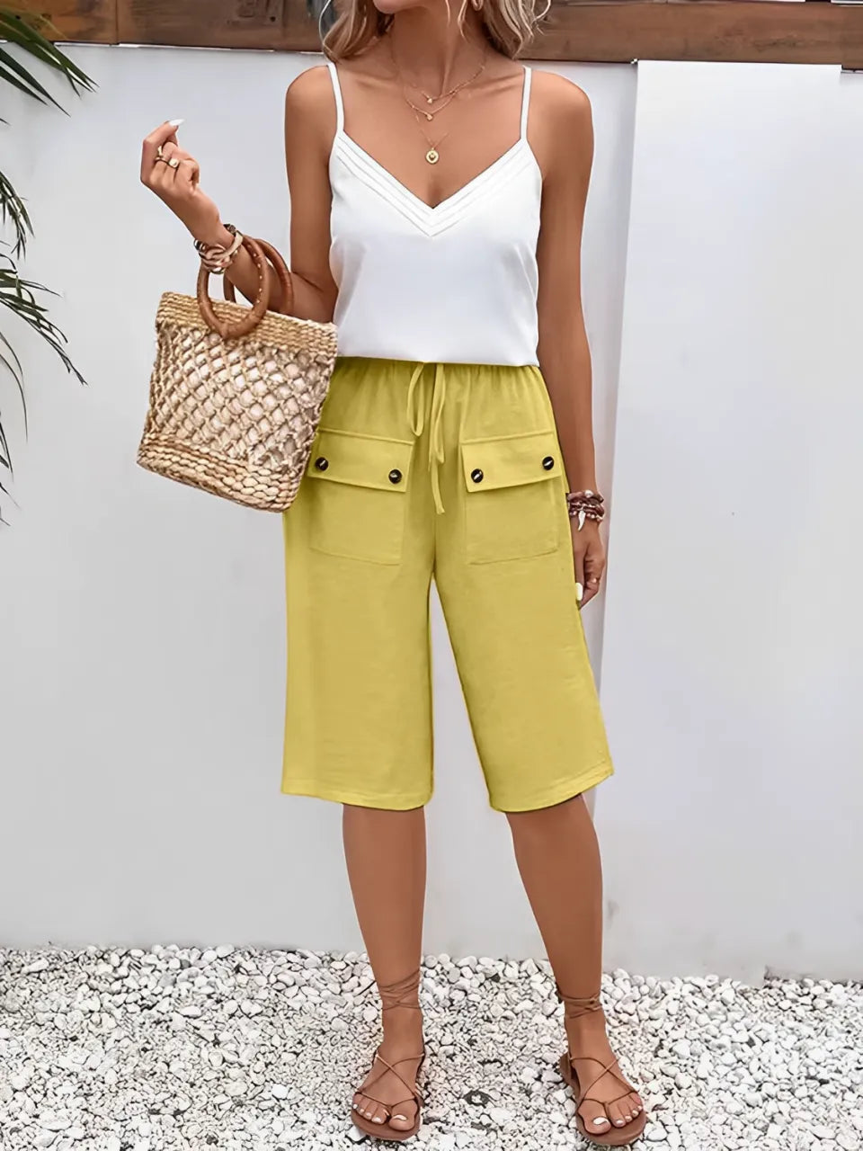 Bermuda Feminina com Bolsos Cargo e Cintura Elástica Ajustável – Kylie