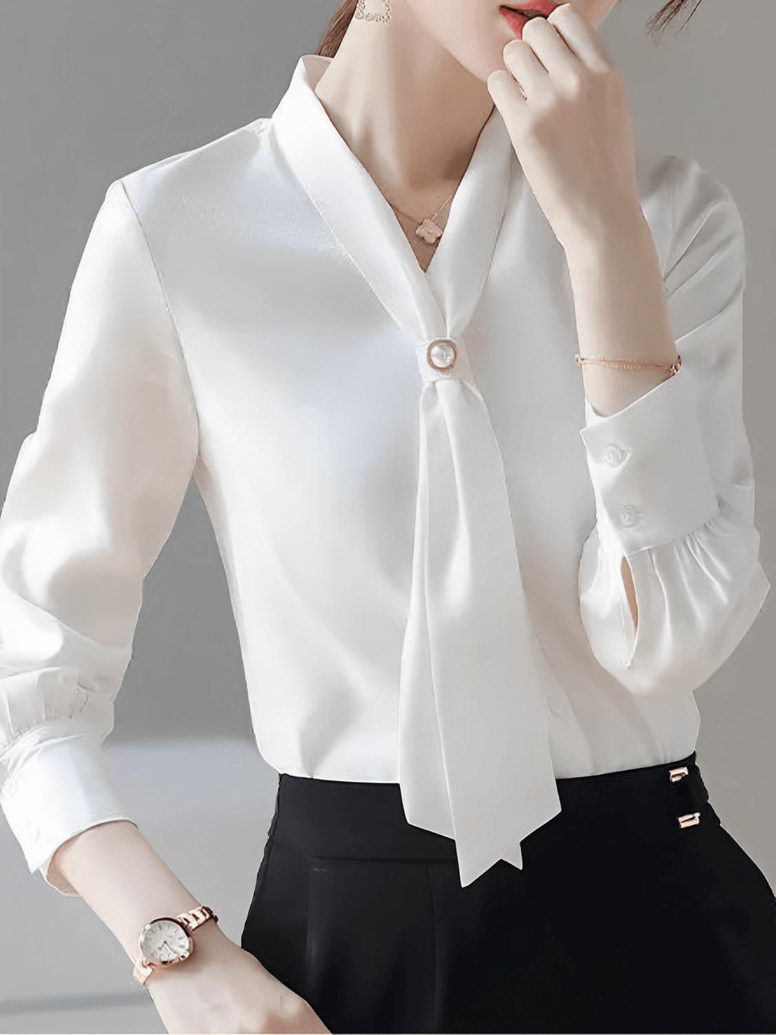 Camisa Feminina em Chiffon com Gola Lenço e Botão Perolado - Eulália [FRETE FULL]