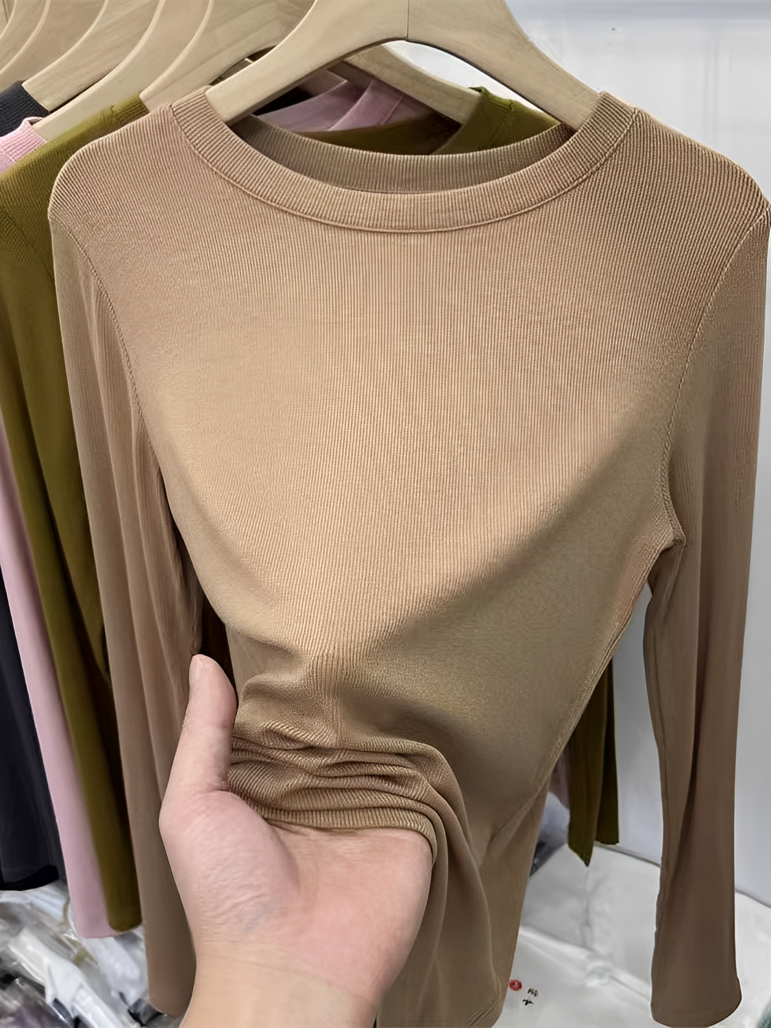 Blusa de Manga Longa Texturizada com Gola Redonda – Izabele