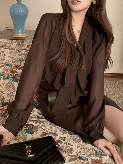 Camisa Feminina em Chiffon com Gola Laço e Punhos com Fechamento em Botão - Evangeline