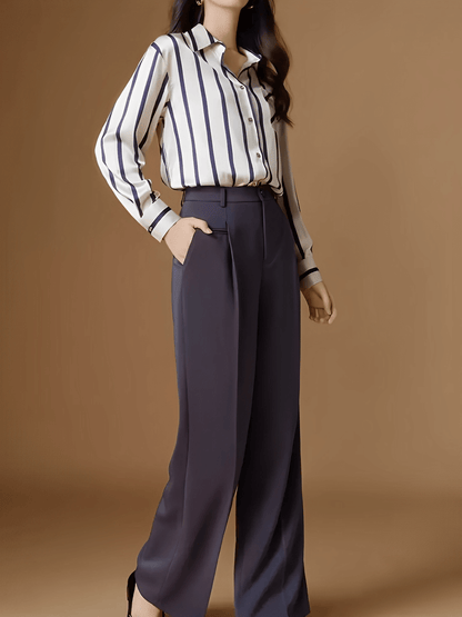 Camisa Feminina Listrada Acetinada com Bolso Frontal Gola Polo e Fechamento em Botões - Cinthia