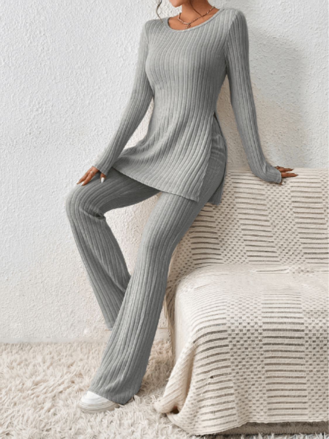 Conjunto Feminino em Tricô Canelado com Blusa Mullet Manga Longa com Fendas Laterais e Calça Flare com Cintura Alta Elástica - Sabrina [FRETE FULL]