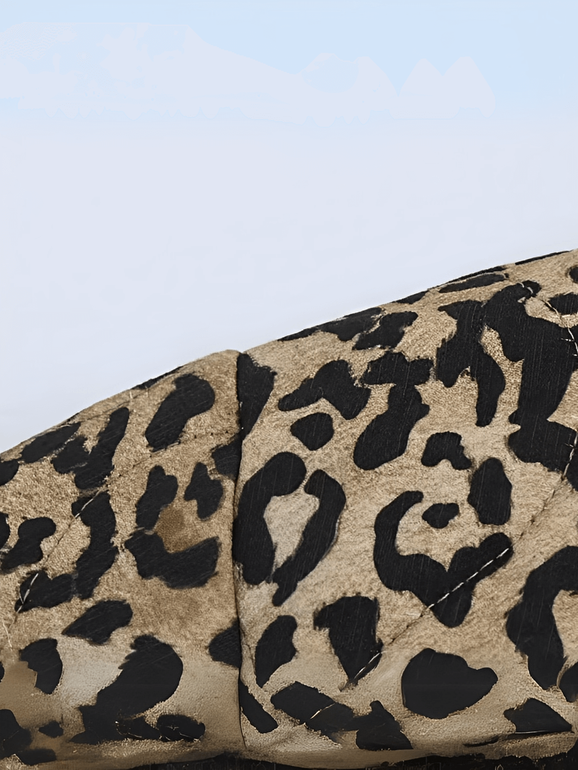 Casaco Feminino Acolchoado com Estampa Animal Print Bolsos e Fechamento em Botão de Pressão - Pabline