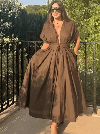 Vestido Feminino Maxi Estruturado Modelagem Evasê com Mangas Morcego Amarração Franzida na Cintura e Bolsos Laterais – Talita