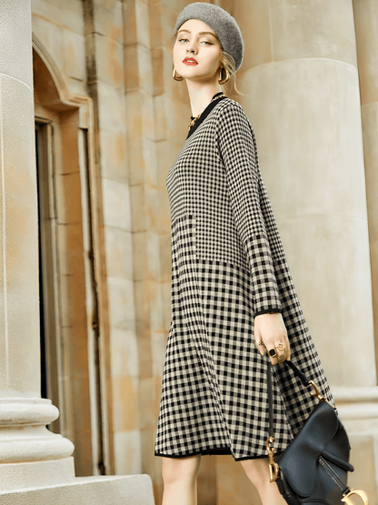 Vestido Feminino em Tricô Estampado Xadrez Vintage com Modelagem Evasê – Genevieve