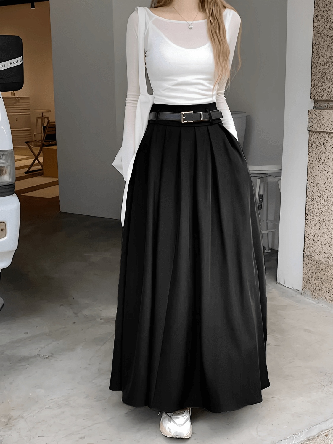 Saia Longa Plissada Estruturada com Bolsos e Cintura Alta – Anisha
