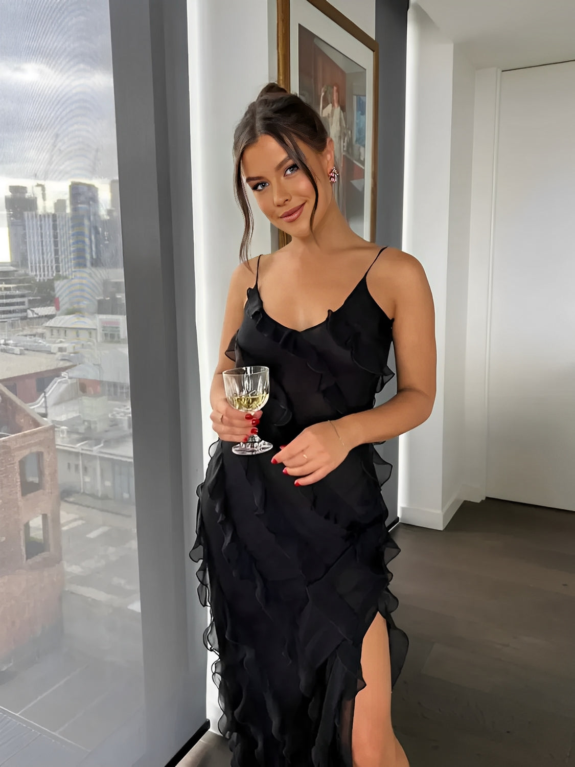 Vestido Feminino Longo de Festa em Chiffon com Babados Alças Finas e Costas Decotadas - Cassandra