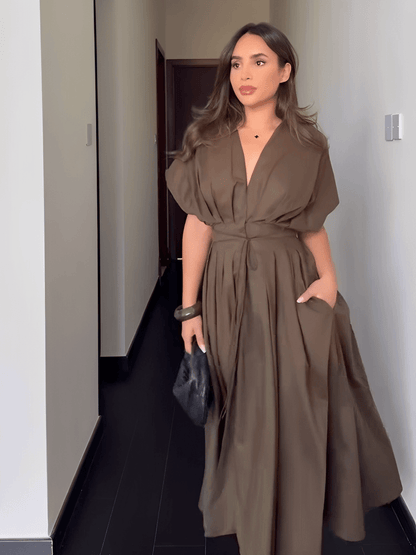 Vestido Feminino Maxi Estruturado Modelagem Evasê com Mangas Morcego Amarração Franzida na Cintura e Bolsos Laterais – Talita