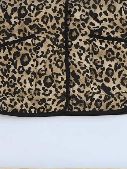 Casaco Feminino Acolchoado com Estampa Animal Print Bolsos e Fechamento em Botão de Pressão - Pabline