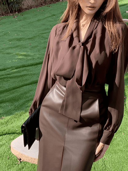 Camisa Feminina em Chiffon com Gola Laço e Punhos com Fechamento em Botão - Evangeline
