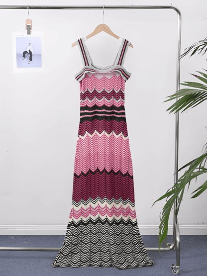 Vestido Feminino Longo Estampado Trabalhado em Patchwork Geométrico com Decote Quadrado e Alças Duplas – Malika