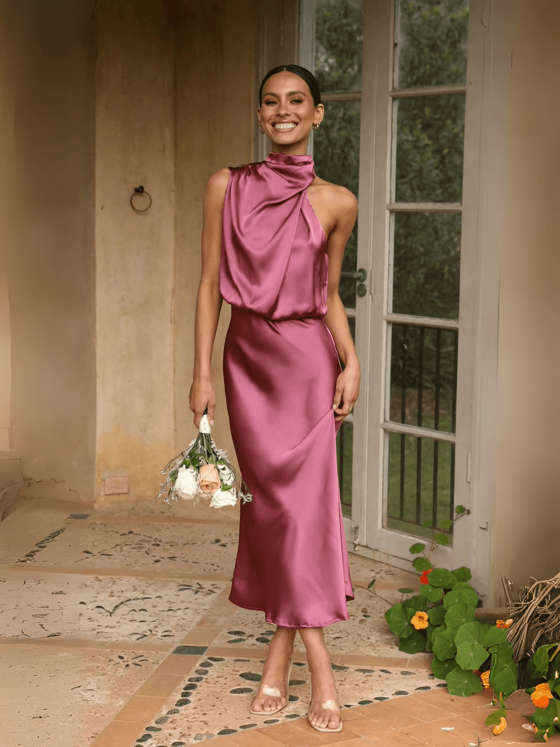 Vestido Feminino Midi Acetinado com Modelagem Acinturada Gola Alta e Detalhe Drapeado Elegante  – Rayca