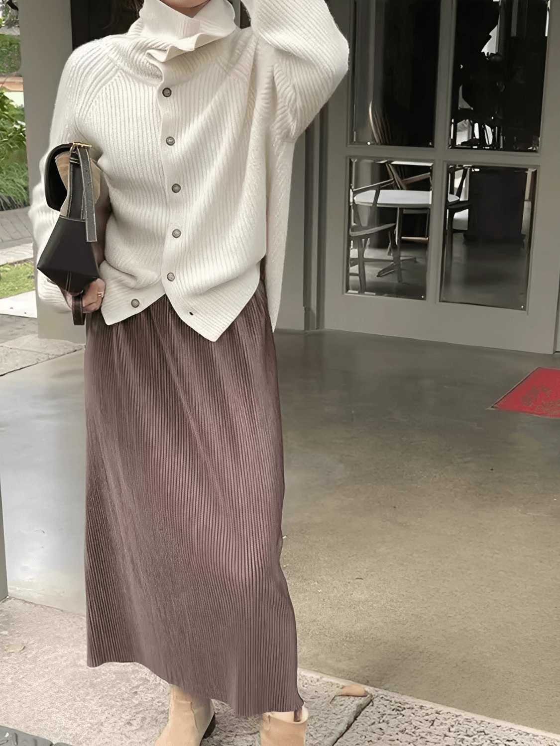 Cardigan Feminino em Lã com Gola Alta Ampla Estruturada e Fechamento em Botões  – Romana