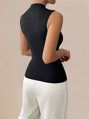 Blusa com Decote Assimétrico e Ornamento Metálico Dourado na Alça – Pietra [FRETE FULL]