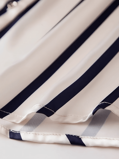 Camisa Feminina Listrada Acetinada com Bolso Frontal Gola Polo e Fechamento em Botões - Cinthia