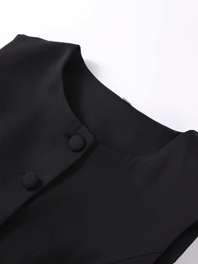 Vestido Midi Sem Mangas com Botões Forrados Cinto e Fenda – Selena