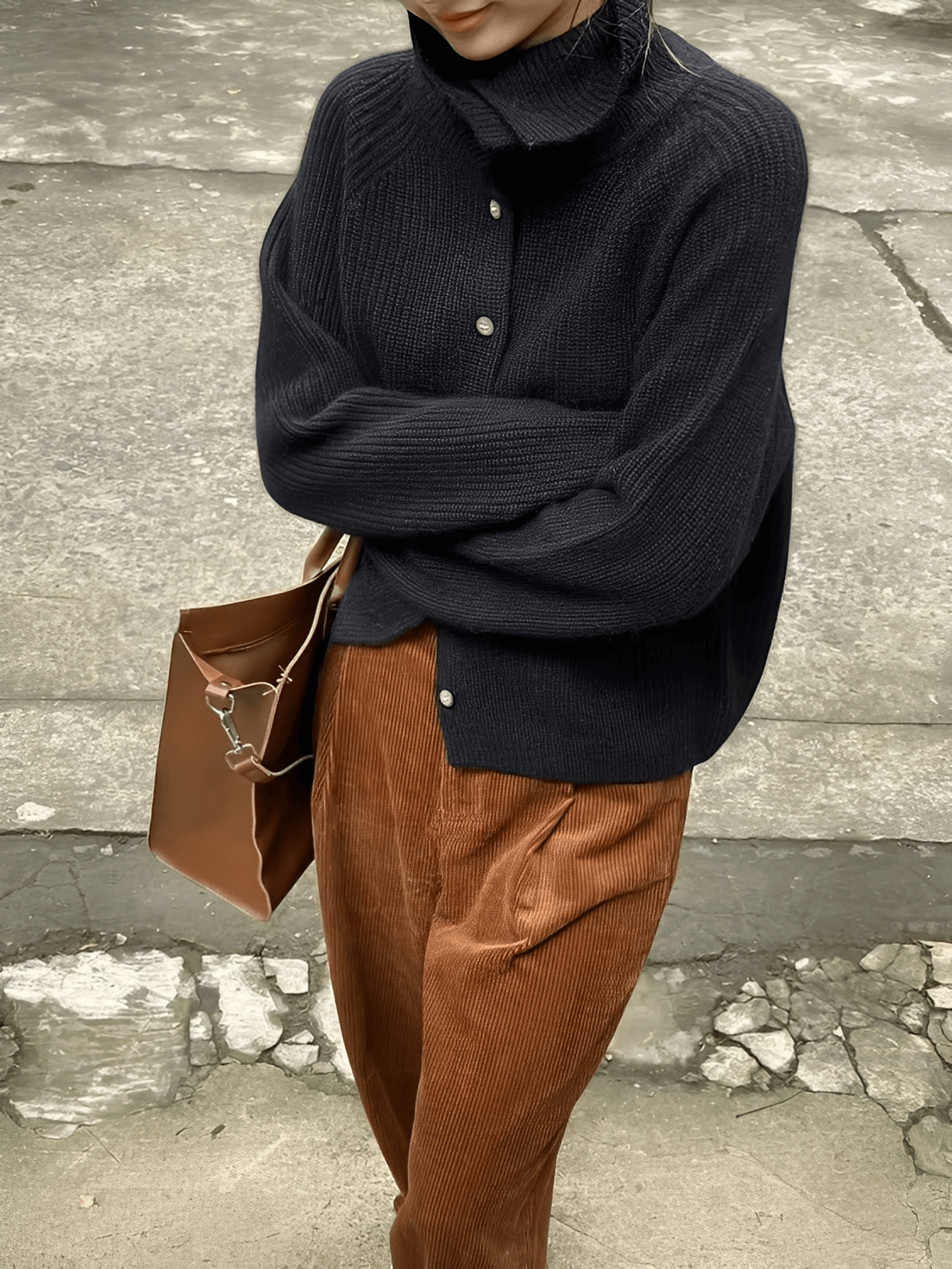 Cardigan Feminino em Lã com Gola Alta Ampla Estruturada e Fechamento em Botões  – Romana