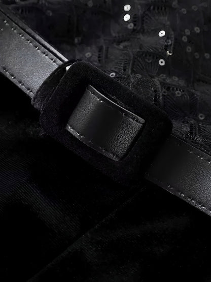 Macacão Feminino de Renda com Lantejoulas Ombreira e Punhos de Plumas e Calça Flare de Veludo - Noir