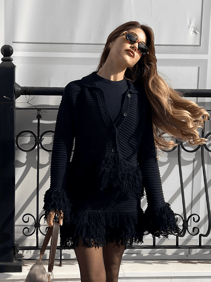 Conjunto Feminino em Tricô com Blusa Manga Longa com Fechamento em Botões e Saia Cintura Alta com Franjas - Monique