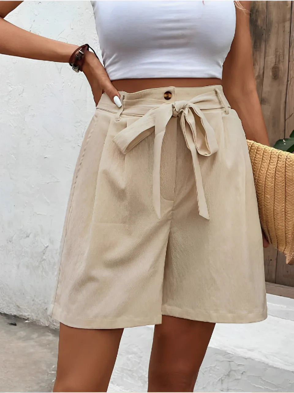 Bermuda Feminina Cintura Alta com Cinto Ajustável e Bolsos - Valentina