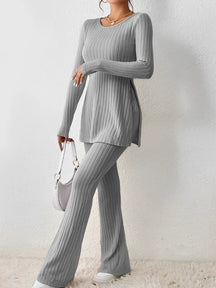 Conjunto Feminino em Tricô Canelado com Blusa Mullet Manga Longa com Fendas Laterais e Calça Flare com Cintura Alta Elástica - Sabrina [FRETE FULL]
