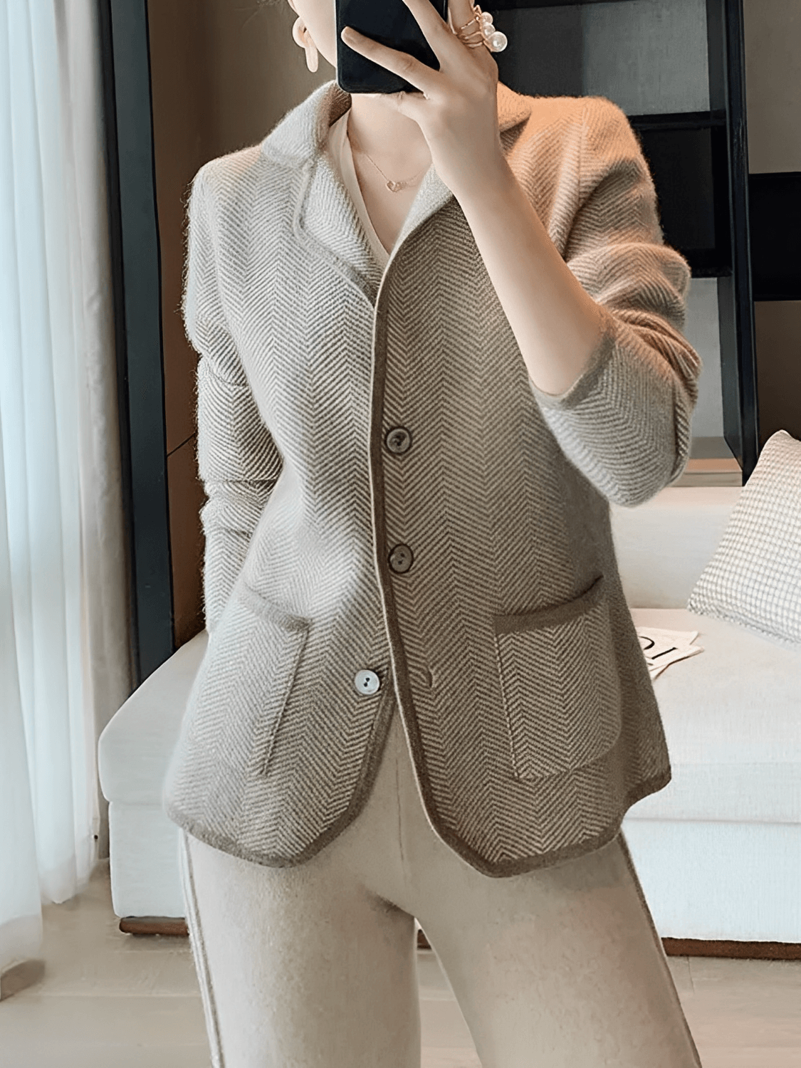 Blazer em Lã Estruturada com Gola Clássica e Bolsos  – Maria