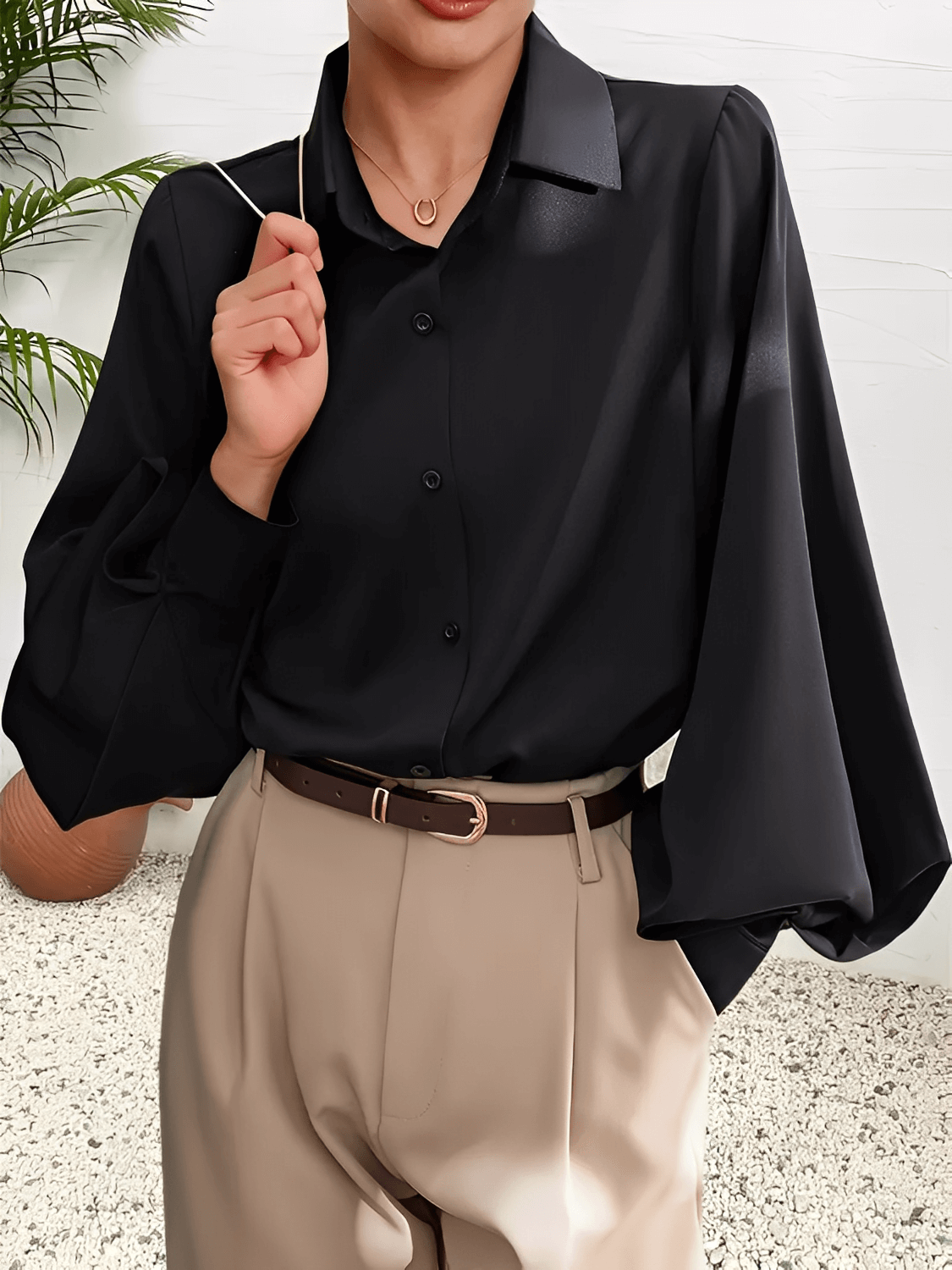 Camisa Feminina em Tecido Estruturado com Manga Lanterna e Gola Lapela – Scarllet