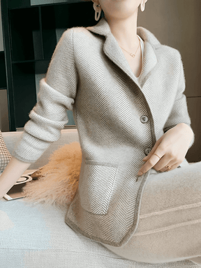 Blazer em Lã Estruturada com Gola Clássica e Bolsos  – Maria