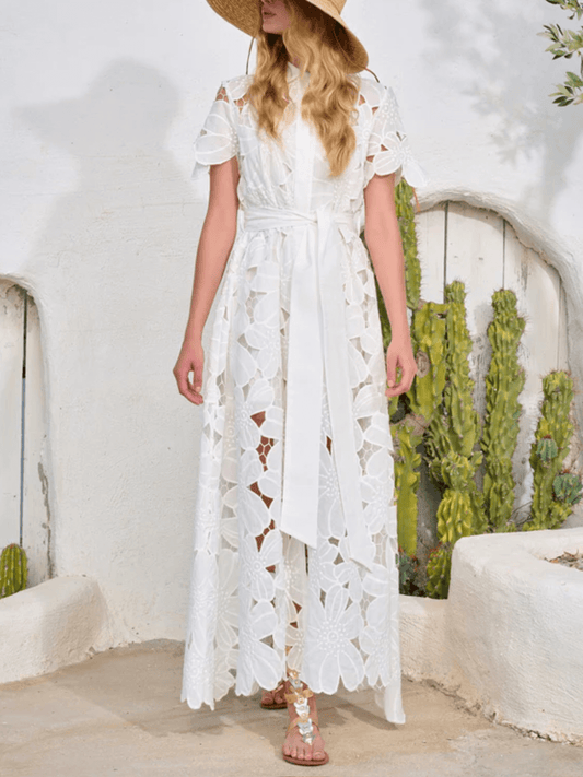 Vestido Feminino Longo com Mangas Curtas de Renda com Patchwork Floral Vazado e Faixa-Cinto – Edith